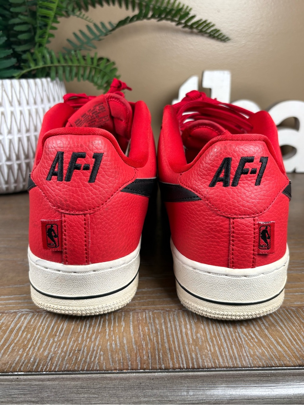 Nike Air Force 1 Statement Game NBA
University Red/Black size 11.5
823511-604 - Picture 7 of 10